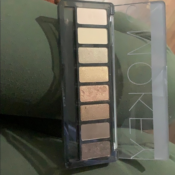 Marcelle eye shadow palette - Picture 2 of 3